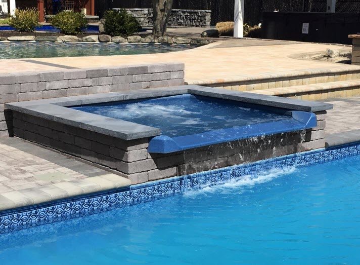 7' x 7' Square Oasis Vanishing Edge Spillover Spa with 12
