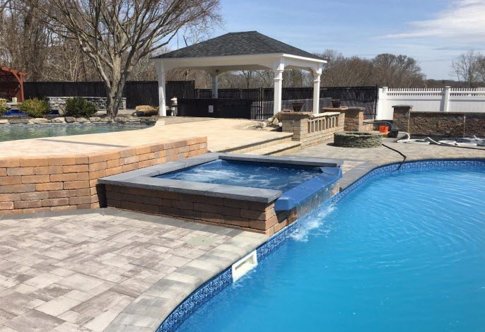 7' x 7' Square Oasis Vanishing Edge Spillover Spa with 12