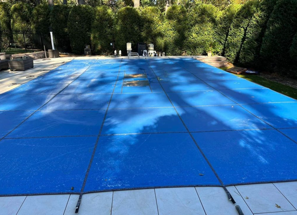 Loop-Loc 14x28 Blue Solid Safety Cover w/ Mesh Drain Panels, Rectangle w/ 4x8 Center End Step