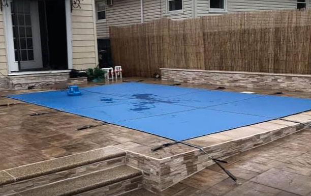 Loop-Loc 20x40 Blue Solid Safety Cover w/ Auto Cover Pump, Rectangle w/ 4x8 Center End Step