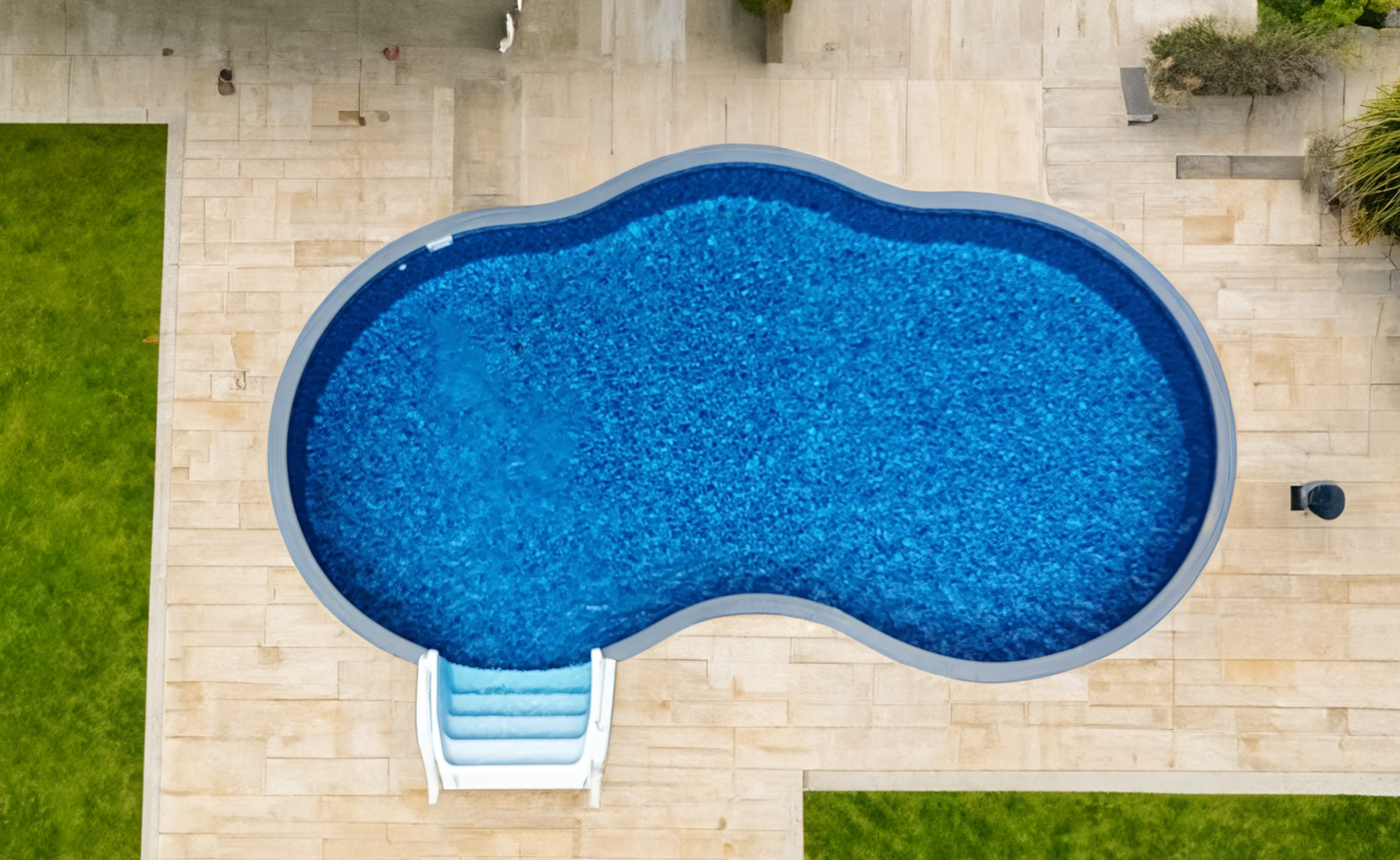 18' x 32' Freeform Semi-Inground Pool Kit with 52" Steel Walls