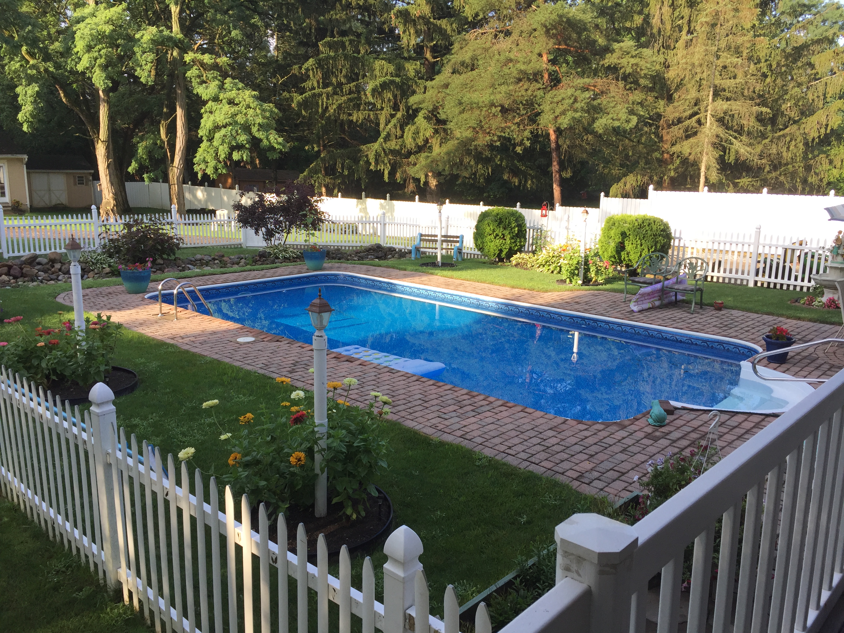 16' x 32' Rectangle Pool Kit with 42" Steel Walls & 8' Roman Step