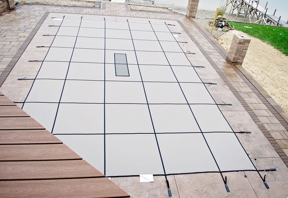 GLI HyPerLite Rectangular Solid Safety Cover System with Pump