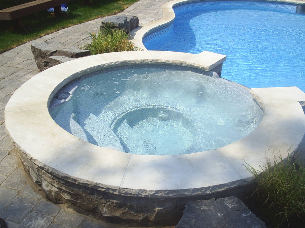 7' Round Cardinal Luxury Spa