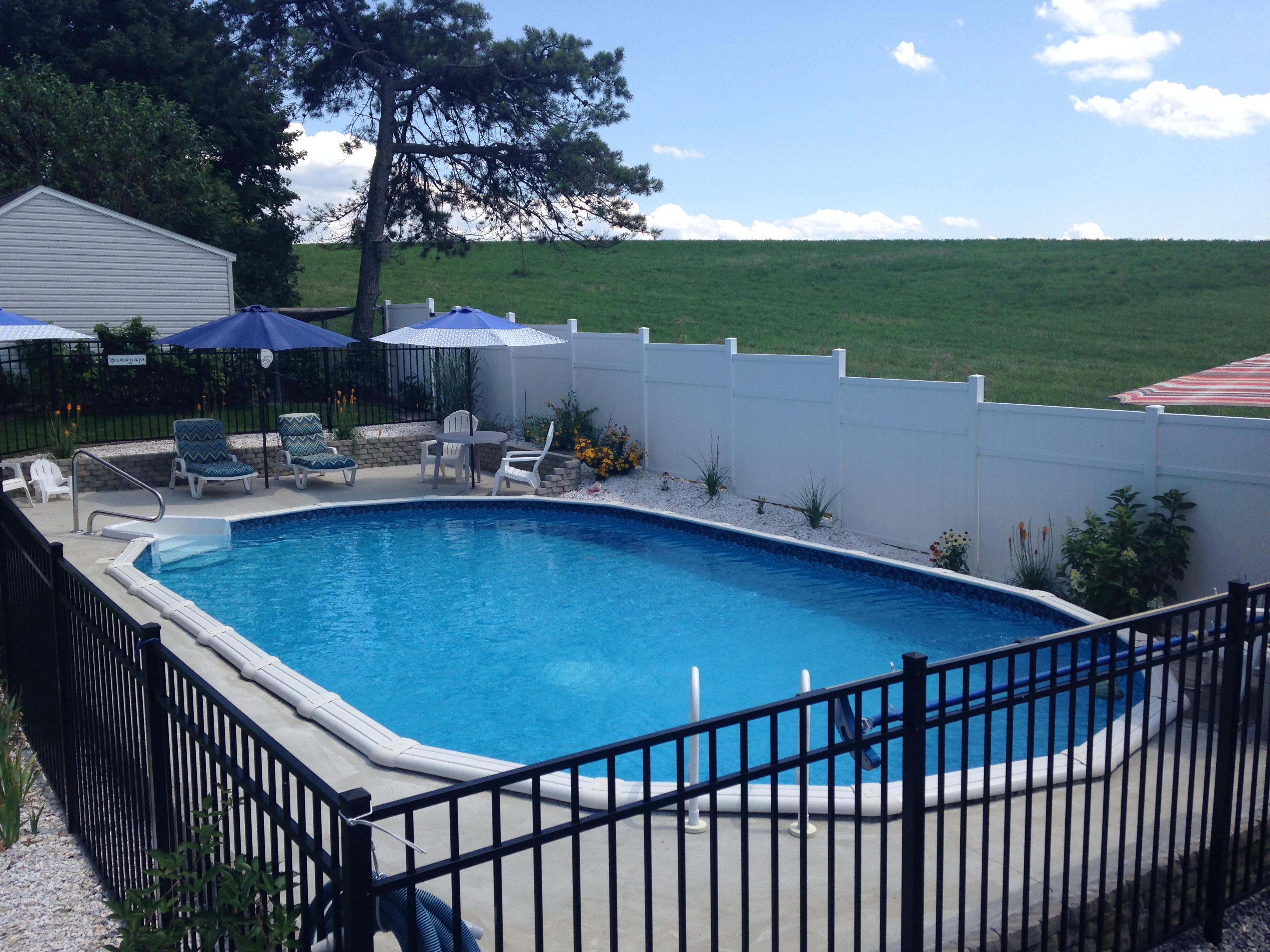 18' x 36' Oval 52" Whispering Wind & In-Wall Step
